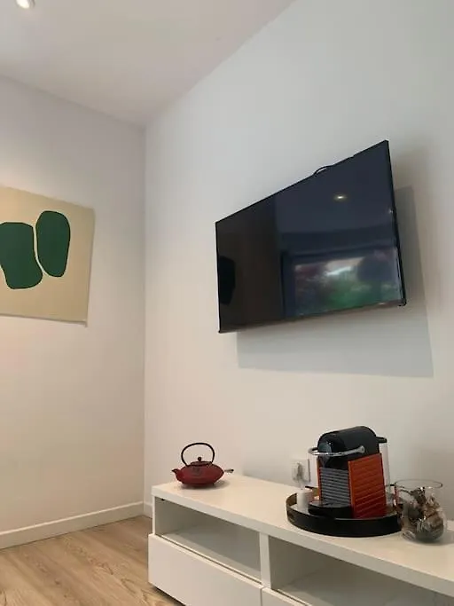 Parisien- Calme Et Lumineux -2 Pax Appartement Parijs